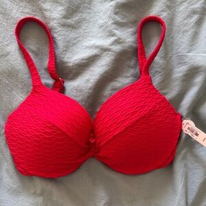 32 DD  Red Textured Bikini Top